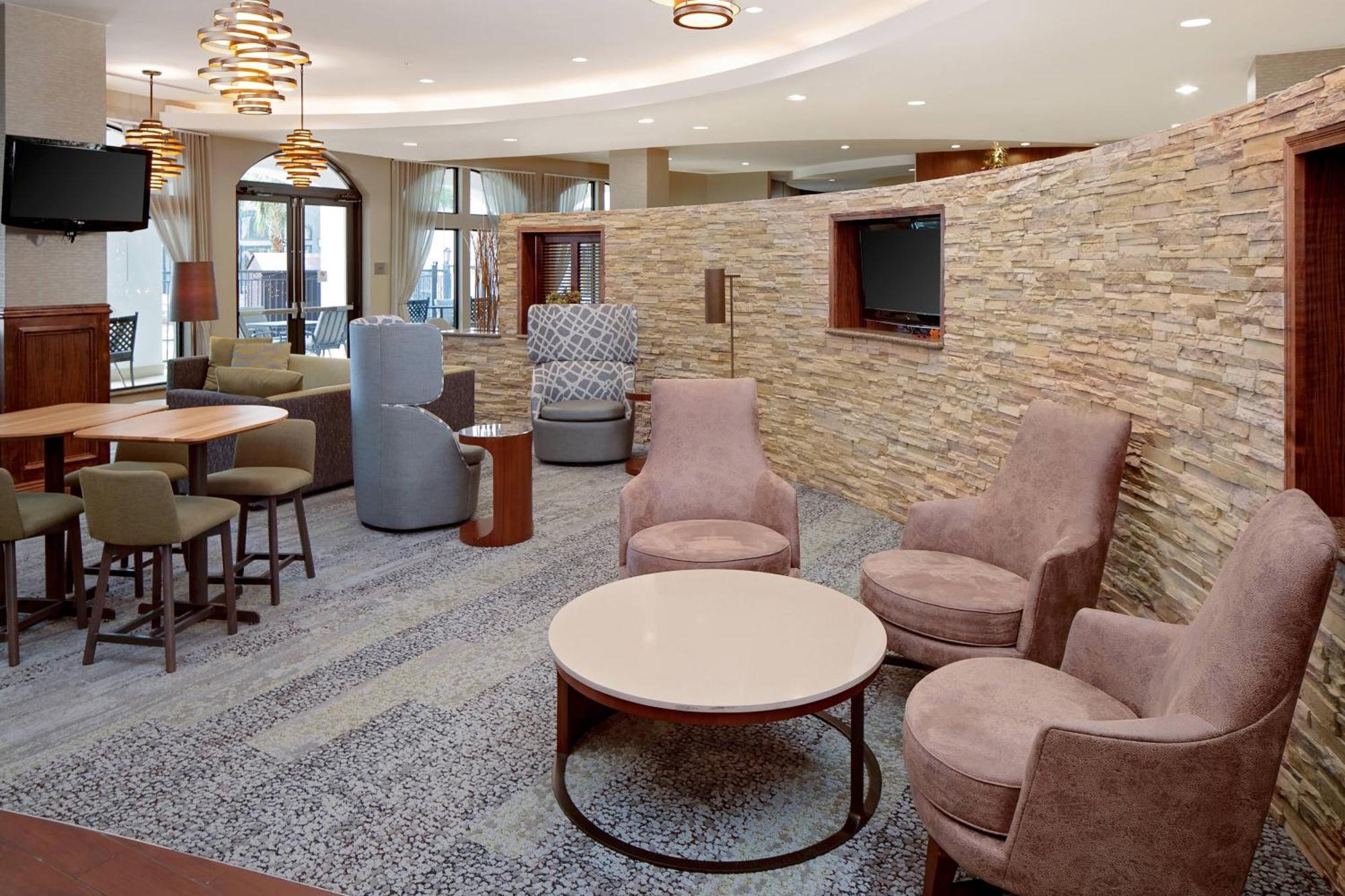Отель Courtyard By Marriott Хаума Экстерьер фото
