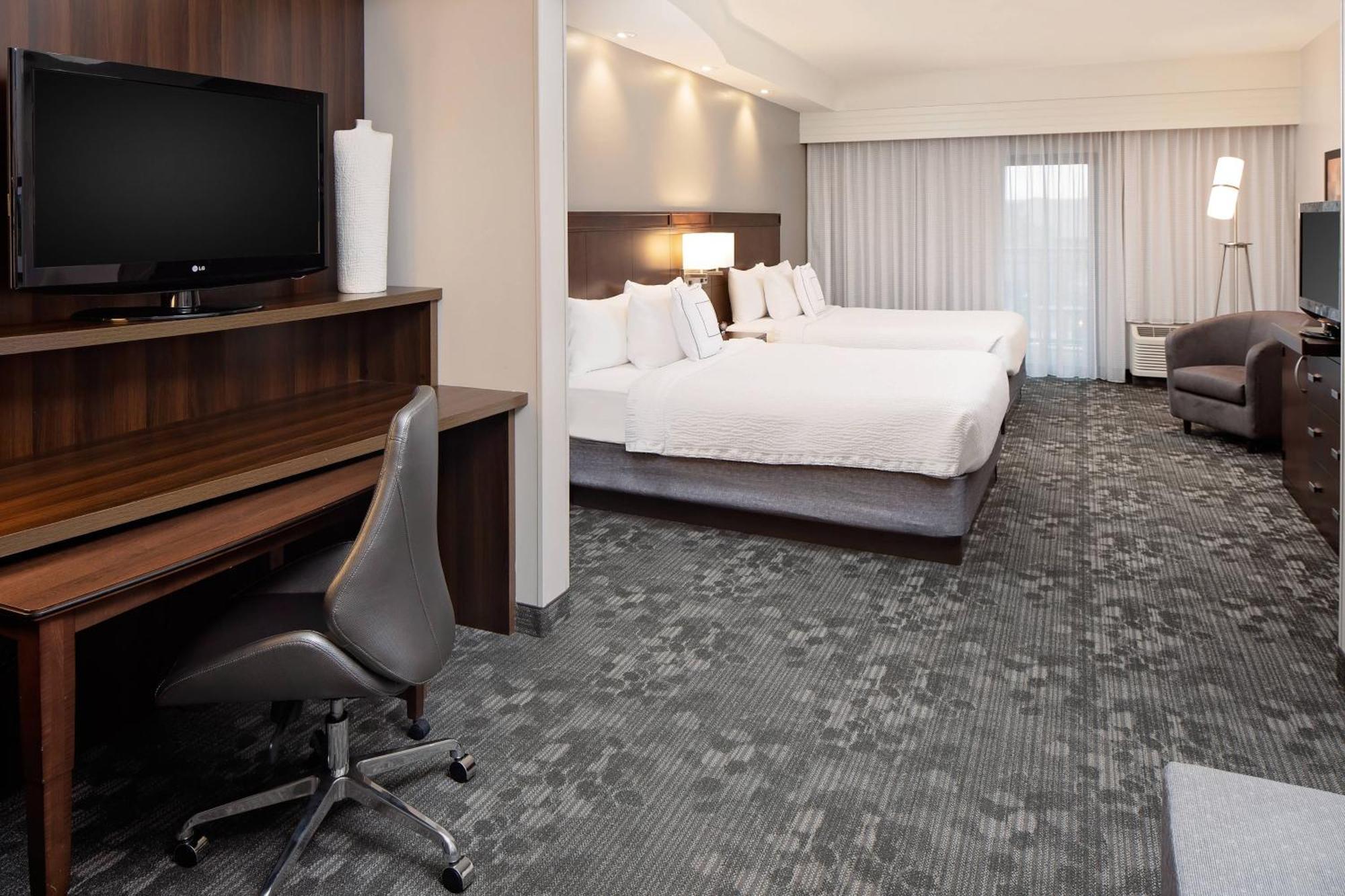 Отель Courtyard By Marriott Хаума Экстерьер фото