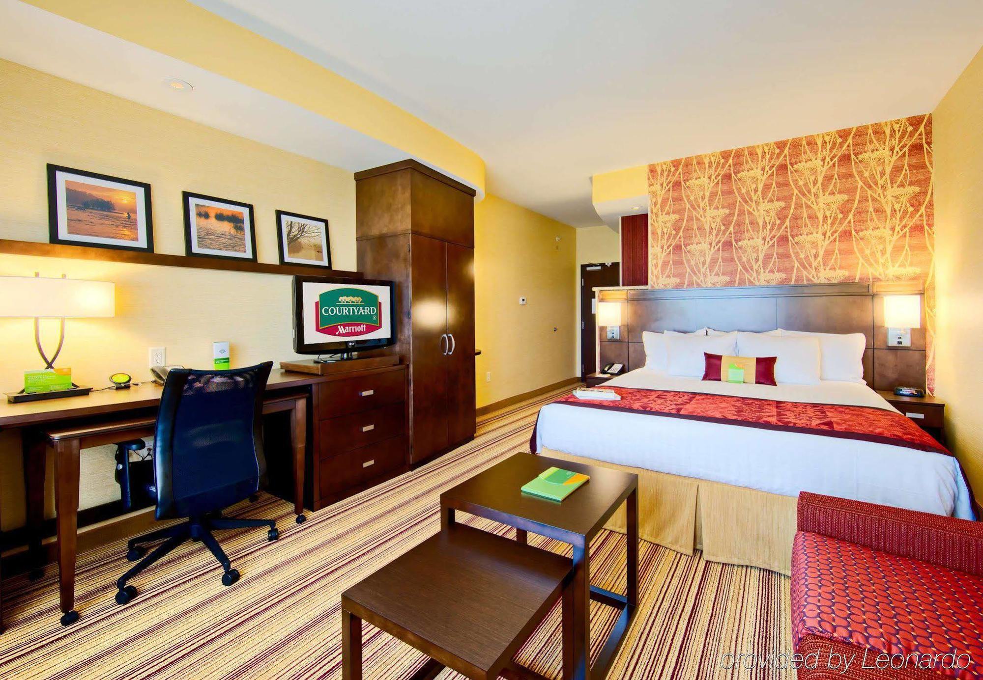 Отель Courtyard By Marriott Хаума Номер фото