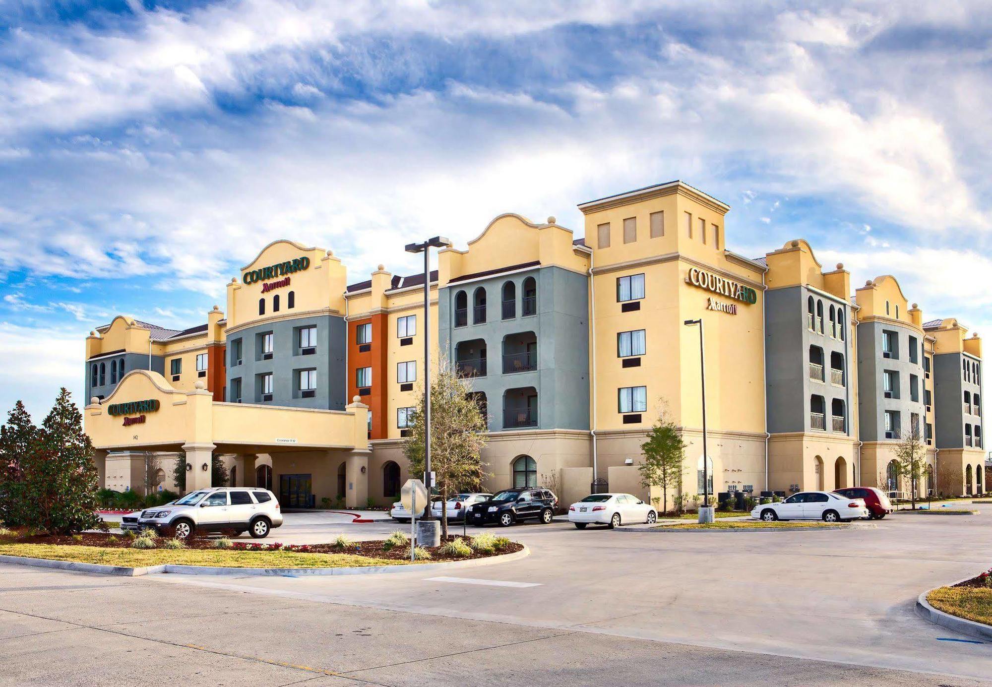 Отель Courtyard By Marriott Хаума Экстерьер фото